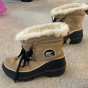 SOREL SUEDE LEATHER BOOT SIZE 7
